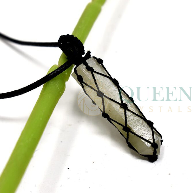 Light-Aventurine-Knitted-Pendant